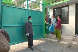Gresik zona merah,  ponpes pulangkan ribuan santrinya