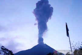 Erupsi Merapi guyur hujan abu tipis di Srumbung