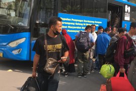 Ratusan TKI dari Malaysia tiba di Batam