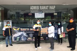 Motor Besar Club Jatim sumbang APD tenaga medis di RSUA