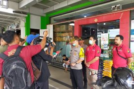 Kapolres Bangka Barat ingatkan warga tidak lakukan aksi borong sembako