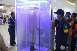 Guru Besar Unair : Kandungan disinfektan bilik sterilisasi di Surabaya aman