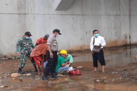 Seorang bayi ditemukan meninggal dunia di bawah jembatan