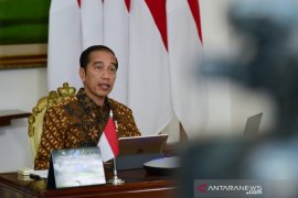 Presiden sebutkan pembatasan sosial perlu didampingi kebijakan darurat sipil