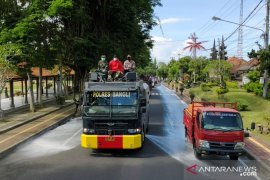 Polres, Kodim dan Pemkab Bangli lakukan penyemprotan disinfektan