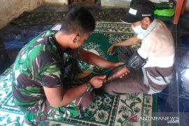 Satgas TMMD berikan pelayanan kesehatan gratis pada masyarakat Pal 9