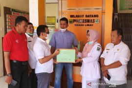 IKAPTK Padang Pariaman bagikan ribuan APD untuk petugas medis