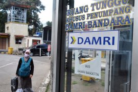 Perum Damri akan memberlakukan kewajiban penumpang mengenakan masker pada 12 April