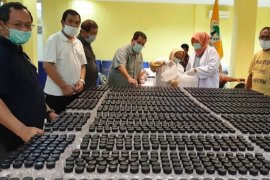 Golkar Jatim produksi massal cairan pembersih tangan