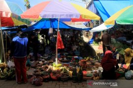 Aktifitas pasar di Mamuju tidak terpengaruh COVID-19 Page 2 Small