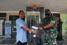RS Yarsi dapat bantuan 100 face shield dari Kodam XII/Tpr
