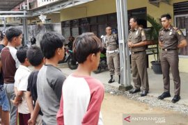 Keluyuran saat wajib belajar di rumah, 61 pelajar diamankan Satpol PP Kota Solok