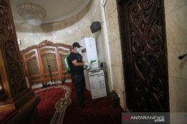 Paman Birin pimpin penyemprotan kantor Pemprov