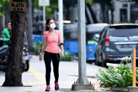 KCI wajibkan penumpang pakai masker  mengikuti seruan gubernur
