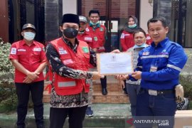 PMI Tanah Bumbu bantu APD tenaga medis tangani Covid 19