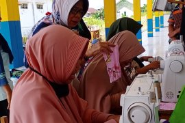 TP PKK Natuna produksi masker gratis