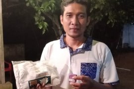 Kajari Bangka Barat bantu masker para wartawan