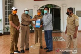 Gugus Tugas Covid-19 Pangkalpinang distribusikan 2.000 liter hand sanitizer