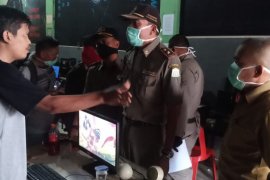 Satpol PP dan Disdik Aceh Timur razia siswa di warnet