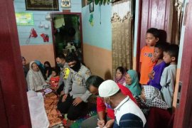Jenazah balita warga Sibolga ditemukan terapung di kolong rumah