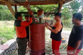 Manggala Agni Muara Teweh buat desinfektan herbal dari bambu