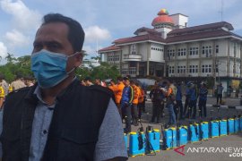 Gugus Tugas Pangkalpinang distribusikan 2.000 liter "hand sanitizer"