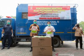 Alat tes COVID-19 dari Swiss yang mampu deteksi ribuan sampel tiba di Indonesia