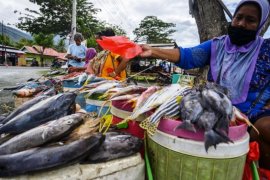 Pindah Jualan Ke Pinggir Jalan Page 1 Small