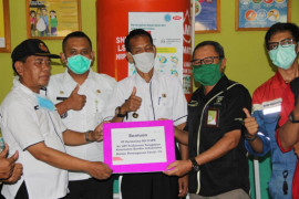 Pertamina RU II Sungai Pakning kembali salurkan bantuan APD ke Puskesmas