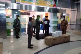 Pemkab Sijunjung dapat bantuan masker dan APD dari Mabes TNI