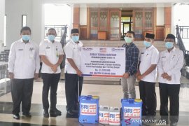 BRI Siak bantu 9 wastafel portabel, Bupati minta tempatkan di masjid-masjid