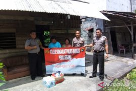 Polsek Sungailiat salurkan bantuan sembako bagi warga kurang mampu