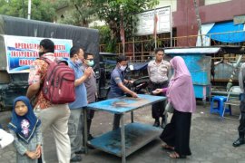 Satgas Pangan Polda Papua pantau penjualan telur di pasar sentral Hamadi