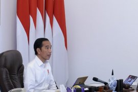 Presiden minta masyarakat untuk  saling bantu dalam menghadapi wabah