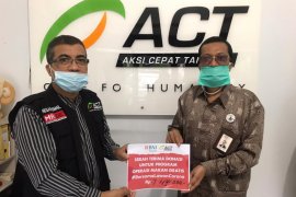 BNI Syariah Banda Aceh salurkan 260 paket makan gratis