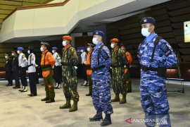 TNI salurkan APD untuk tenaga medis penanganan COVID-19