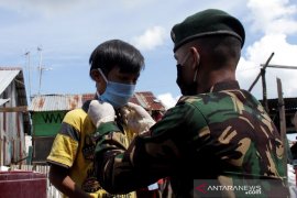 Pembagian paket sembako dan masker dari TNI Page 2 Small