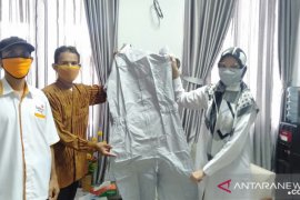 Lazismu Belitung serahkan bantuan APD ke rumah sakit