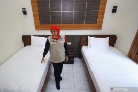 Berharap tempat tidur rumah sakit rujukan COVID-19 di Jatim "tidak laris"