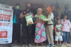 ACT Madiun salurkan bahan pangan untuk warga terdampak COVID-19