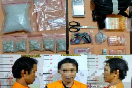Buang narkotika ke kolong rumah, pelaku dibekuk polisi