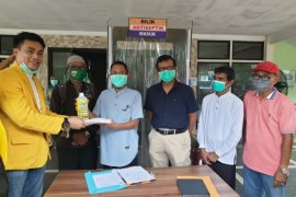 Partai Golkar Kalbar bantu APD untuk YARSI Pontianak