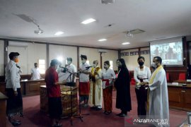 Gubernur Bali lantik ratusan PNS gunakan "teleconference"