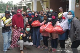 FORBITAS bagikan paket sembako untuk masyarakat yang membutuhkan