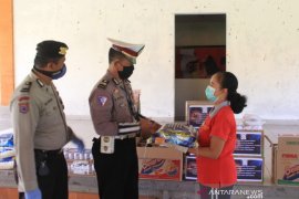 Polres Bangli lakukan aksi sosial di tengah pandemi COVID-19