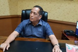 Mengadu ke DPRD Riau, guru SMA/SMK swasta terancam tak terima gaji