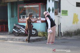 Selama pandemi COVID-19, ACT DIY bagikan makanan gratis