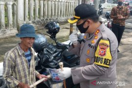 Imbauan jaga jarak tidak dipatuhi polisi rutin bubarkan kerumunan
