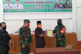TMMD di Sijunjung resmi berakhir, bupati terima proyek dari Dandim
