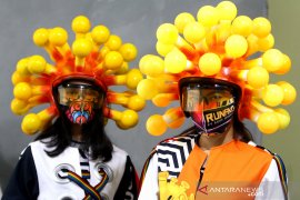 Kreasi busana corona karya Agus Sunandar